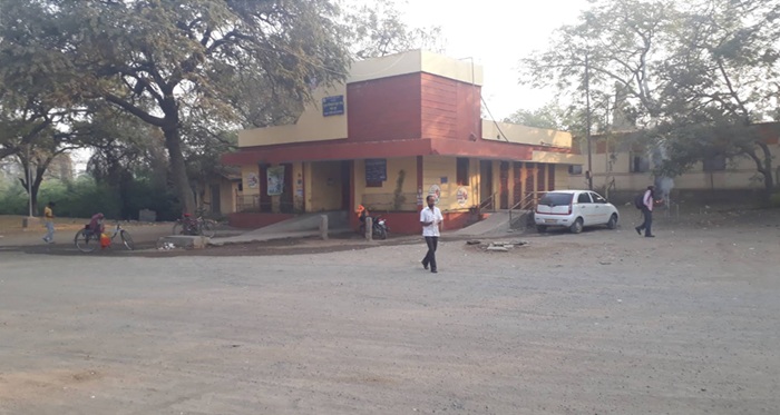 paithan bus stand toilate service